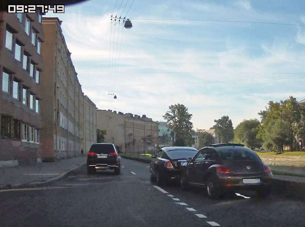 В Петербурге Rolls-Royce попал в ДТП из-за болонки