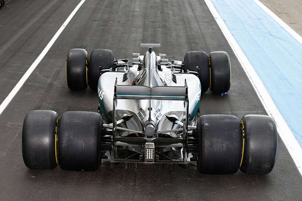 Mercedes и Ferrari тестируют шины 2017 года