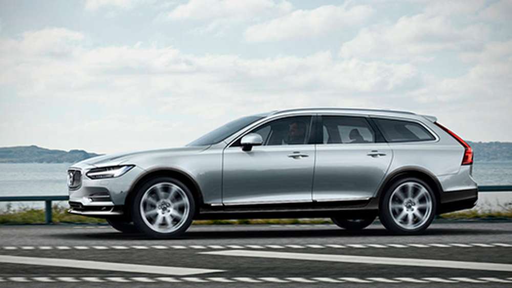 Компания Volvo рассказала о сроках премьеры вседорожного универсала V90