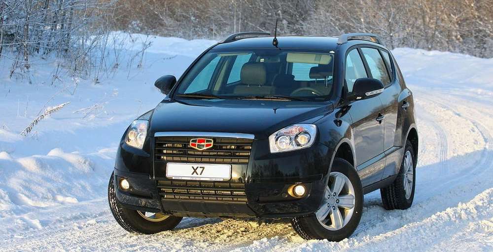 Geely почти в два раза скорректировала план продаж в России