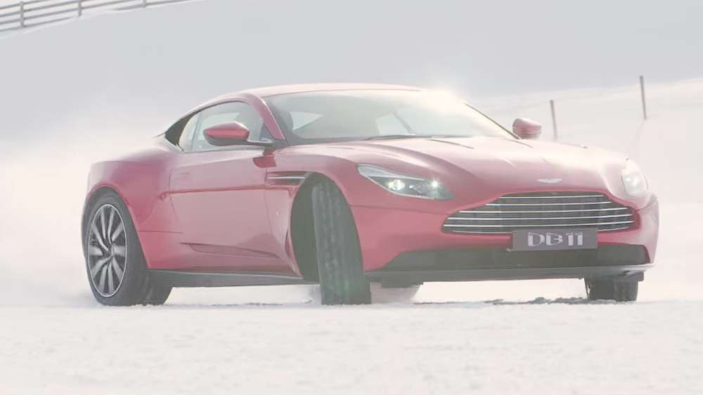 Aston Martin DB11 отправили в дрифт по новозеландскому снегу