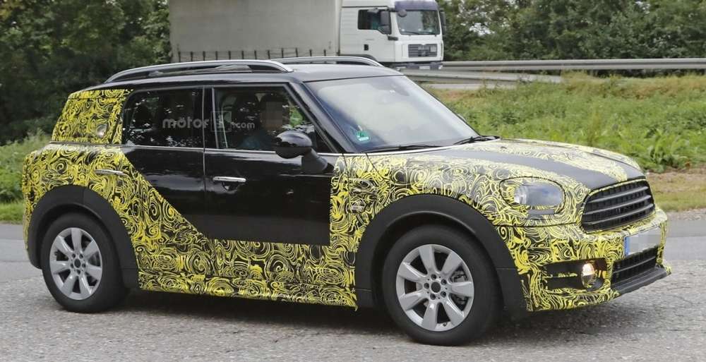 Mini Countryman 2017 отказывается сбрасывать камуфляж