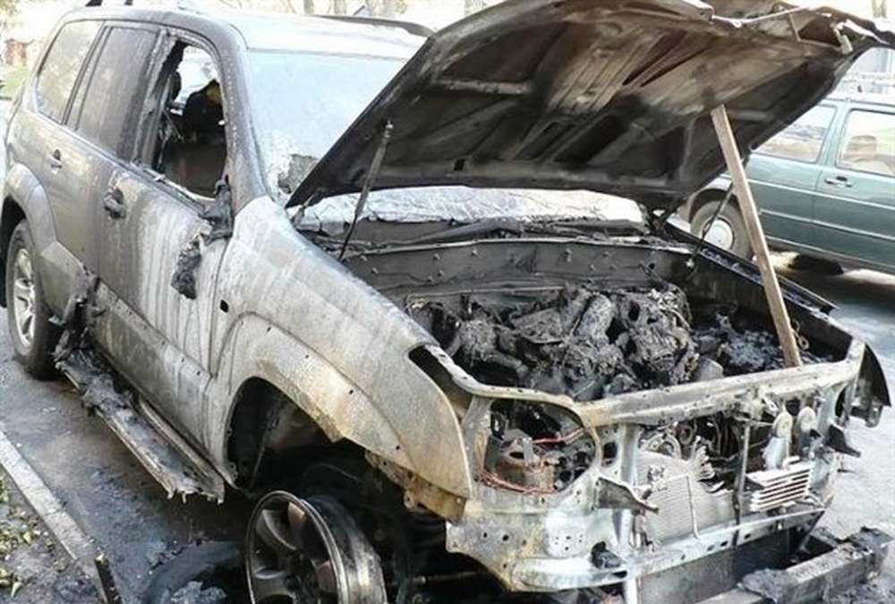 В Акмолинской области на трассе сгорел внедорожник