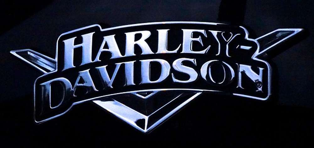 Мотоцикл Harley-Davidson Папы Римского продадут