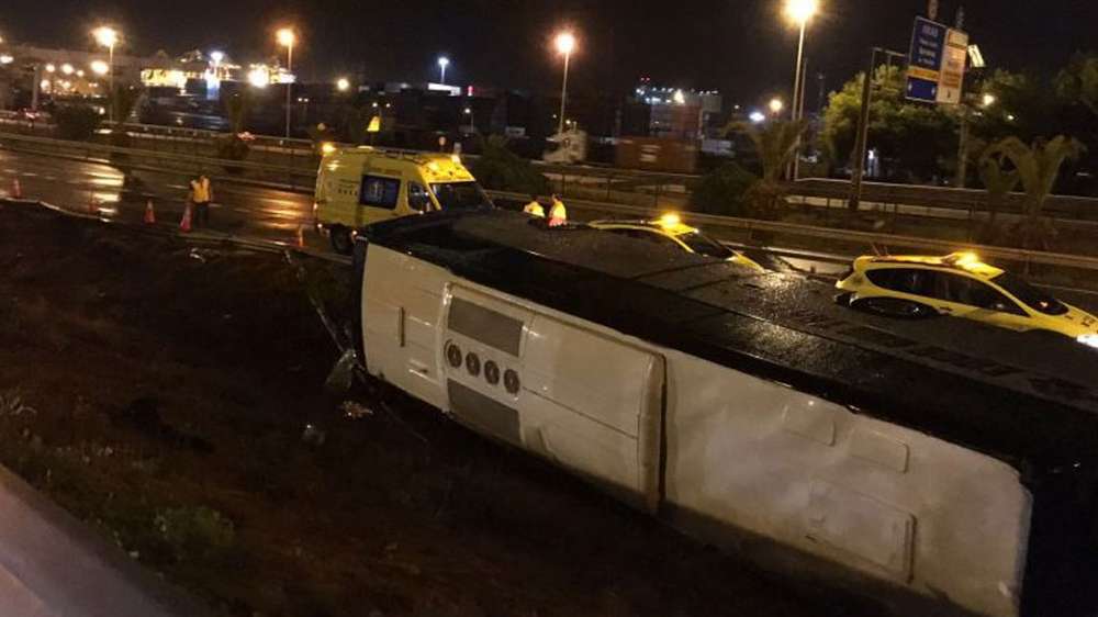 В Барселоне перевернулся автобус с туристами