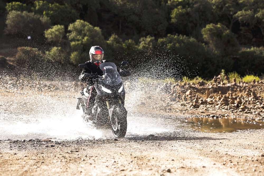 Первые фото Honda X-ADV 2017