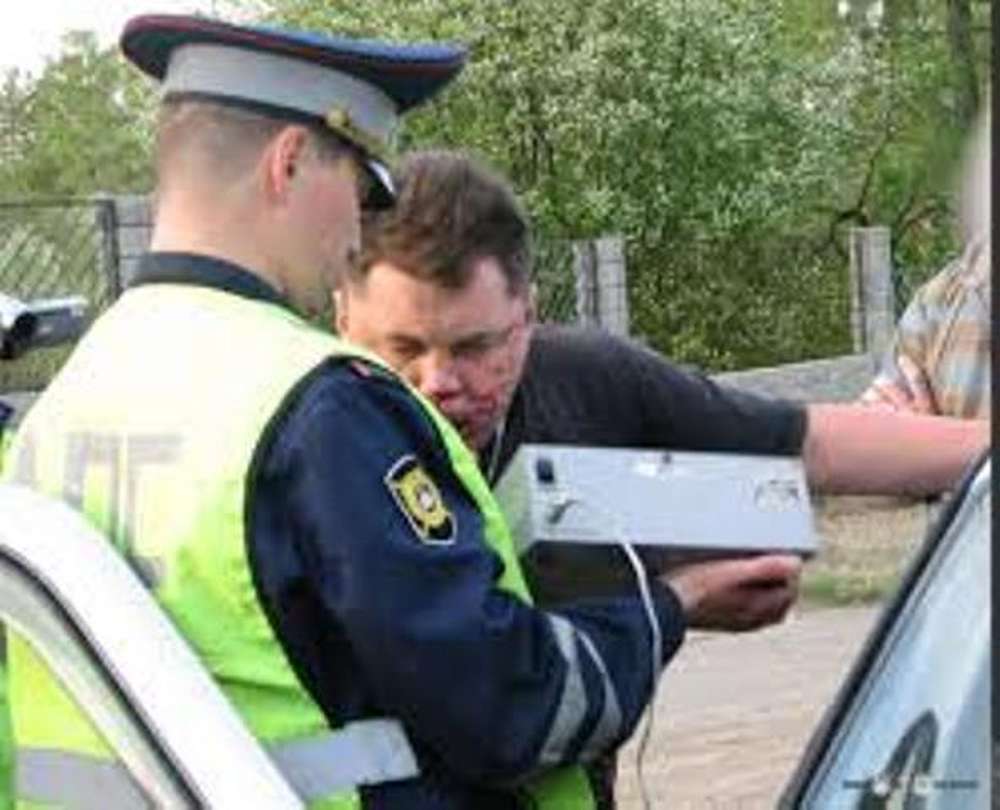 Пьяный водитель сбил полицейского и протаранил две патрульных машины