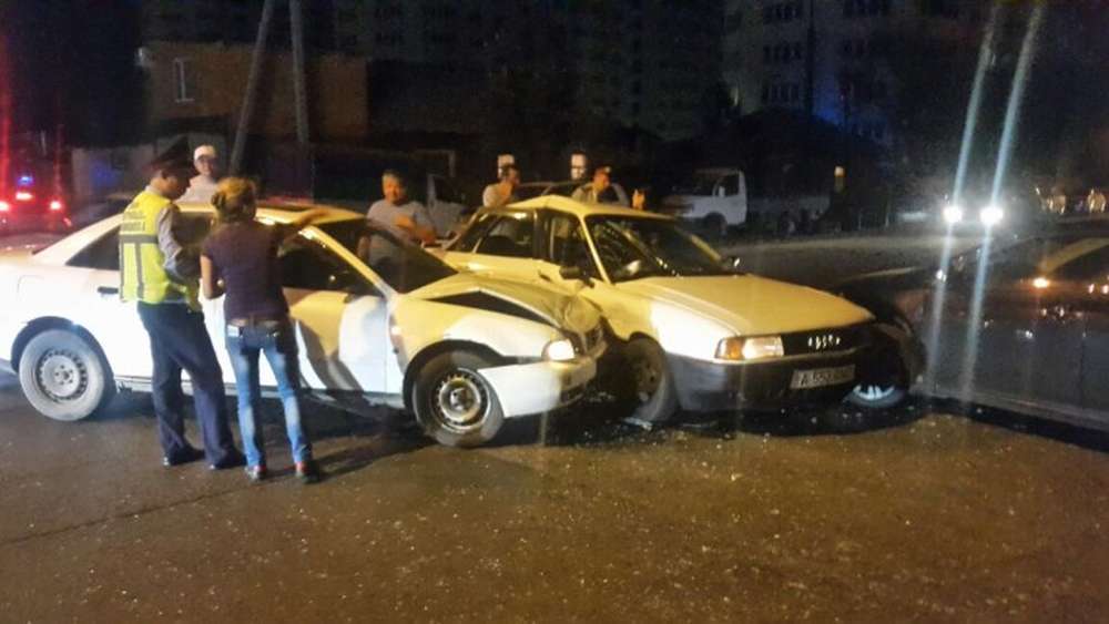 ДТП с участием трех авто в Алматы: пострадал один человек