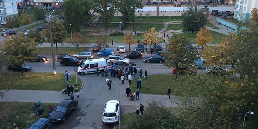 В Минске ребенок попал под колеса Porsche Cayenne