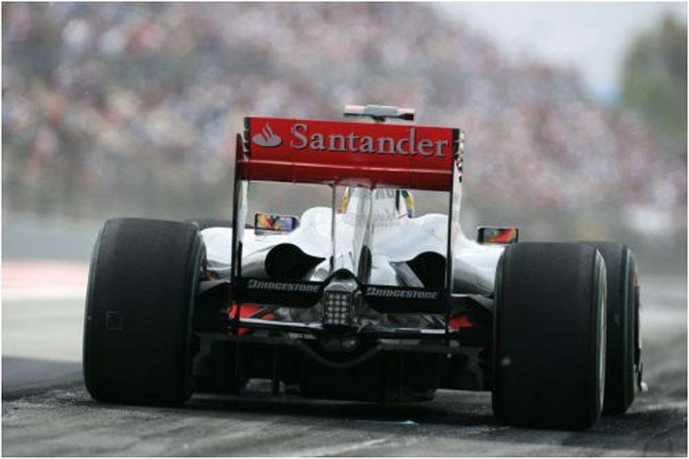 McLaren продлила сотрудничество с банком Santander
