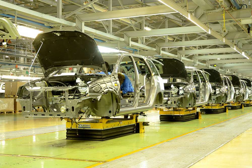 АвтоВАЗ сократит 7,5 тысяч сотрудников