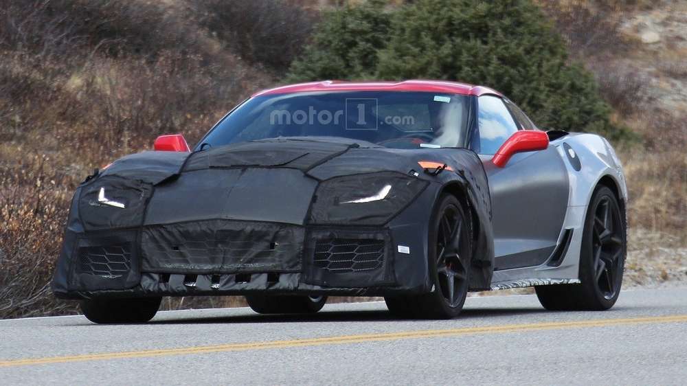 Chevrolet Corvette ZR1 попался в шпионские фотокамеры