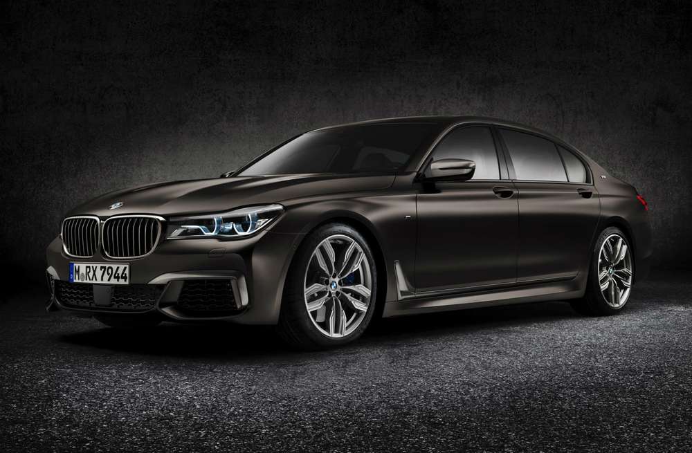 BMW назвала рублевую цену на самую мощную «семерку»