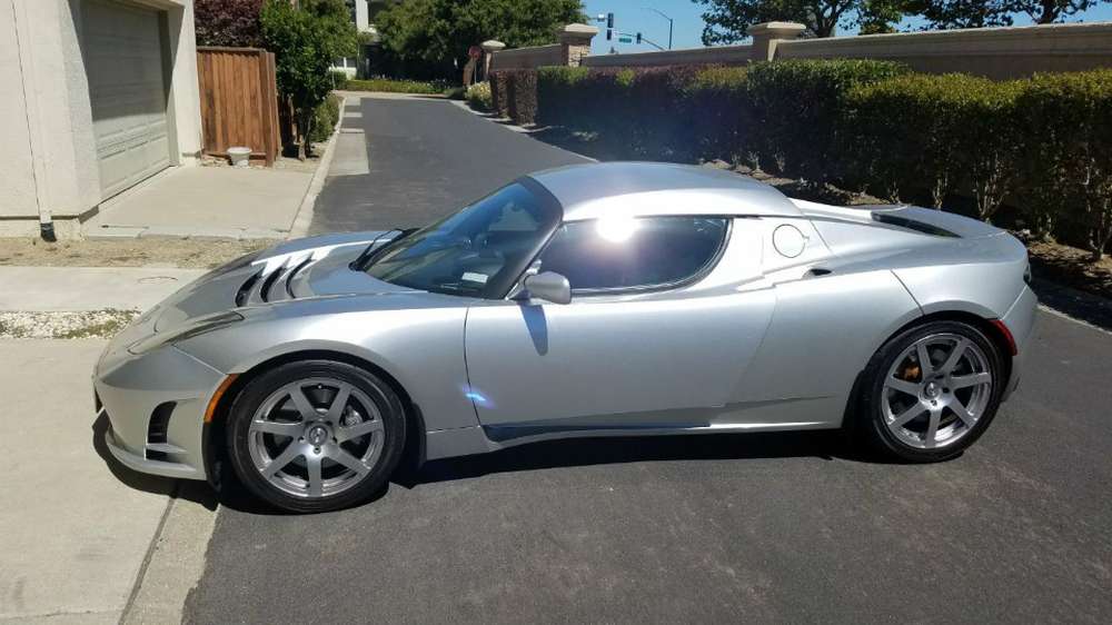 Прототип первой модели Tesla выставили на eBay