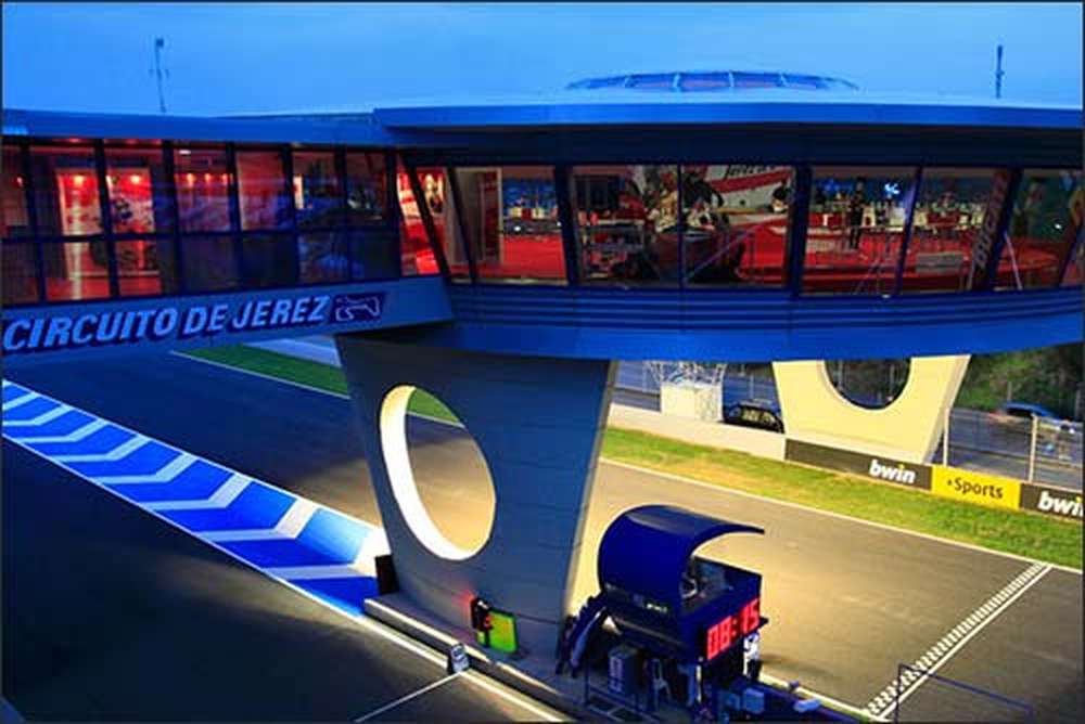 Red Bull Racing досрочно завершила второй день тестов