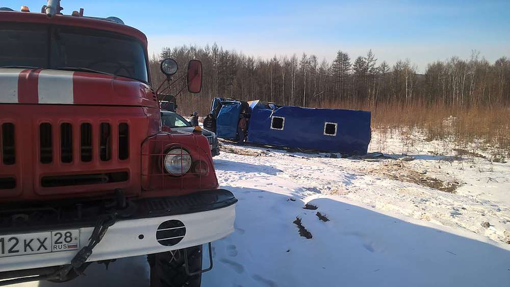 В Приамурье перевернулся «КамАЗ» с 14 вахтовыми рабочими, серьезно пострадали пятеро