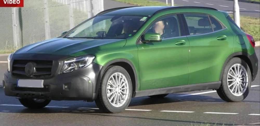 Фейслифтинговый Mercedes-Benz GLA засветился на дорогах Германии