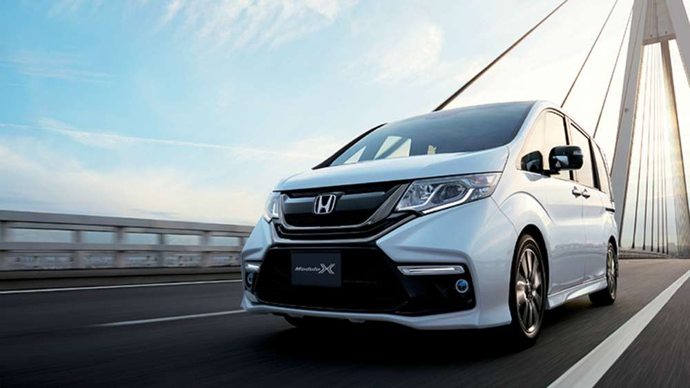 Honda начала прием заказов на спортивную версию минивэна Step WGN
