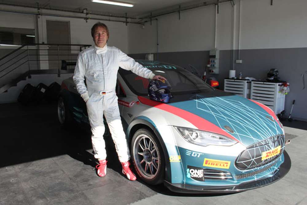 Хайнц-Харальд Френтцен протестировал Tesla Model S