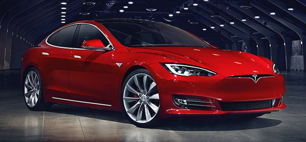 Продажи Tesla в России упали в два раза с начала года