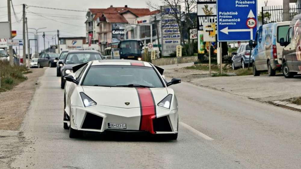 Житель Косово построил у себя в гараже «Lamborghini»