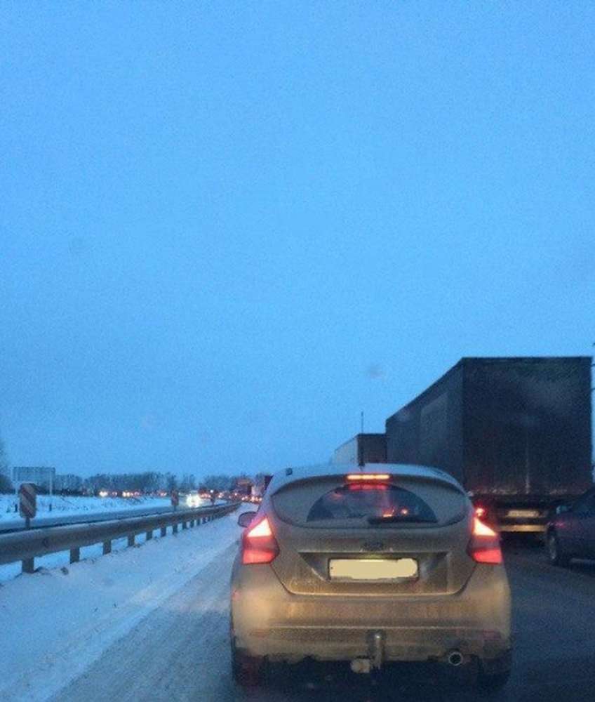 Под Барнаулом столкнулись 20 автомобилей из-за плохих дорожных условий
