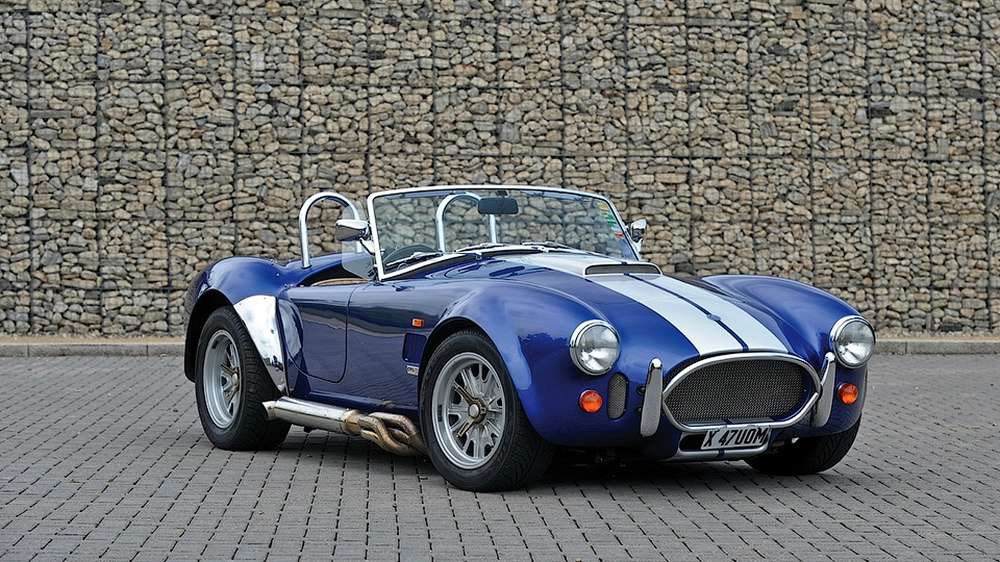 Классический AC Cobra получит современную начинку