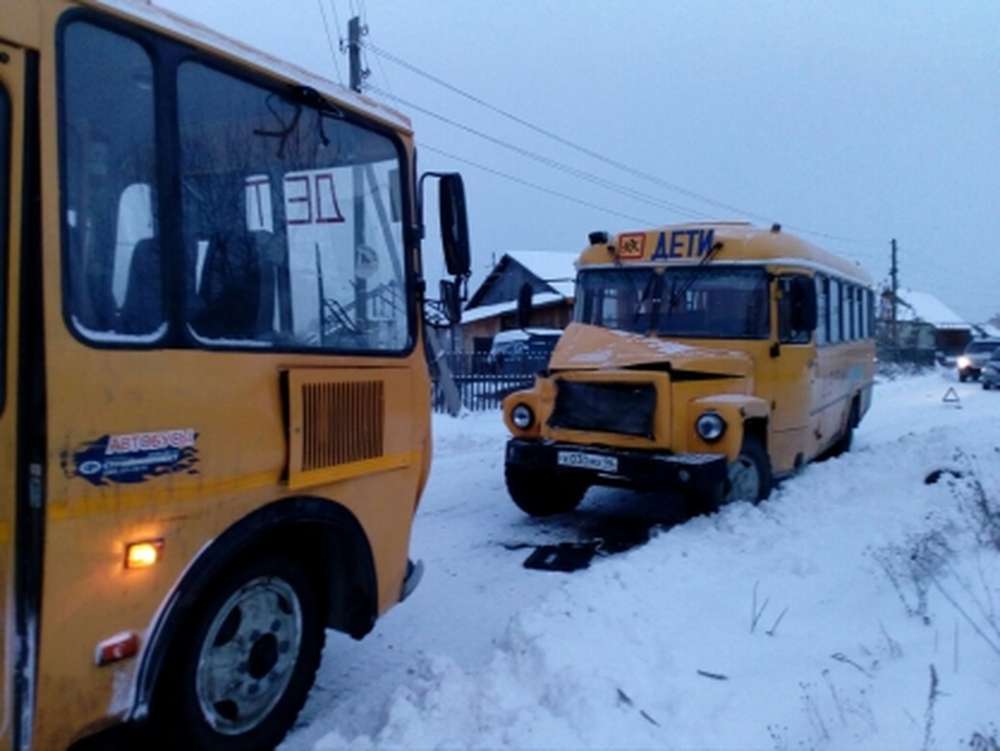 На Урале столкнулись два школьных автобуса, есть пострадавшие