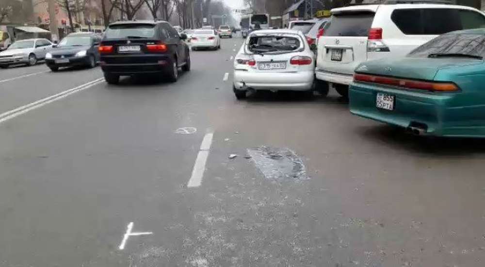 Пассажиры троллейбуса пострадали в ДТП в Алматы с участием таксиста