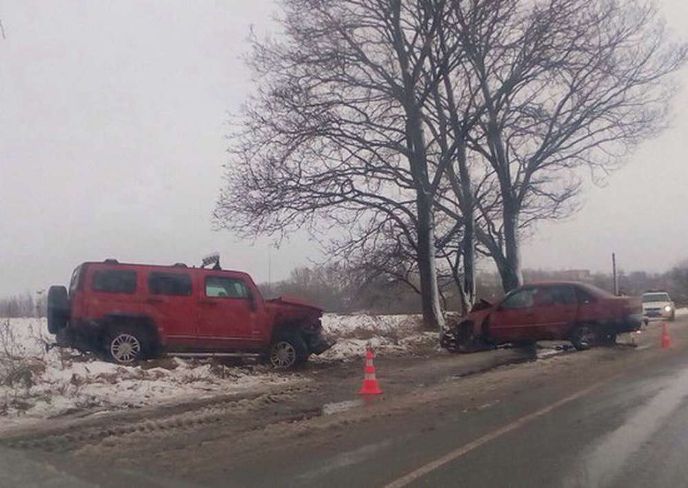 Под Петербургом в ДТП с Hummer пострадали два человека