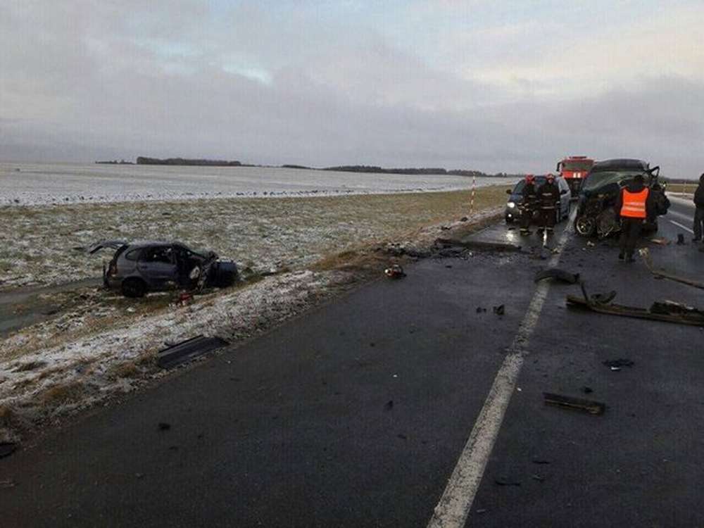 В лобовом столкновении Renault и Chevrolet в Воложинском районе погибли два человека