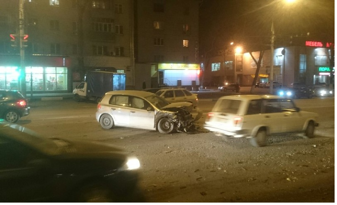 Под Воронежем в массовом ДТП три человека погибли и пятеро пострадали