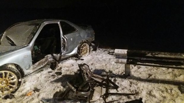 В Дзержинском районе Honda врезалась в отбойник: пострадал водитель