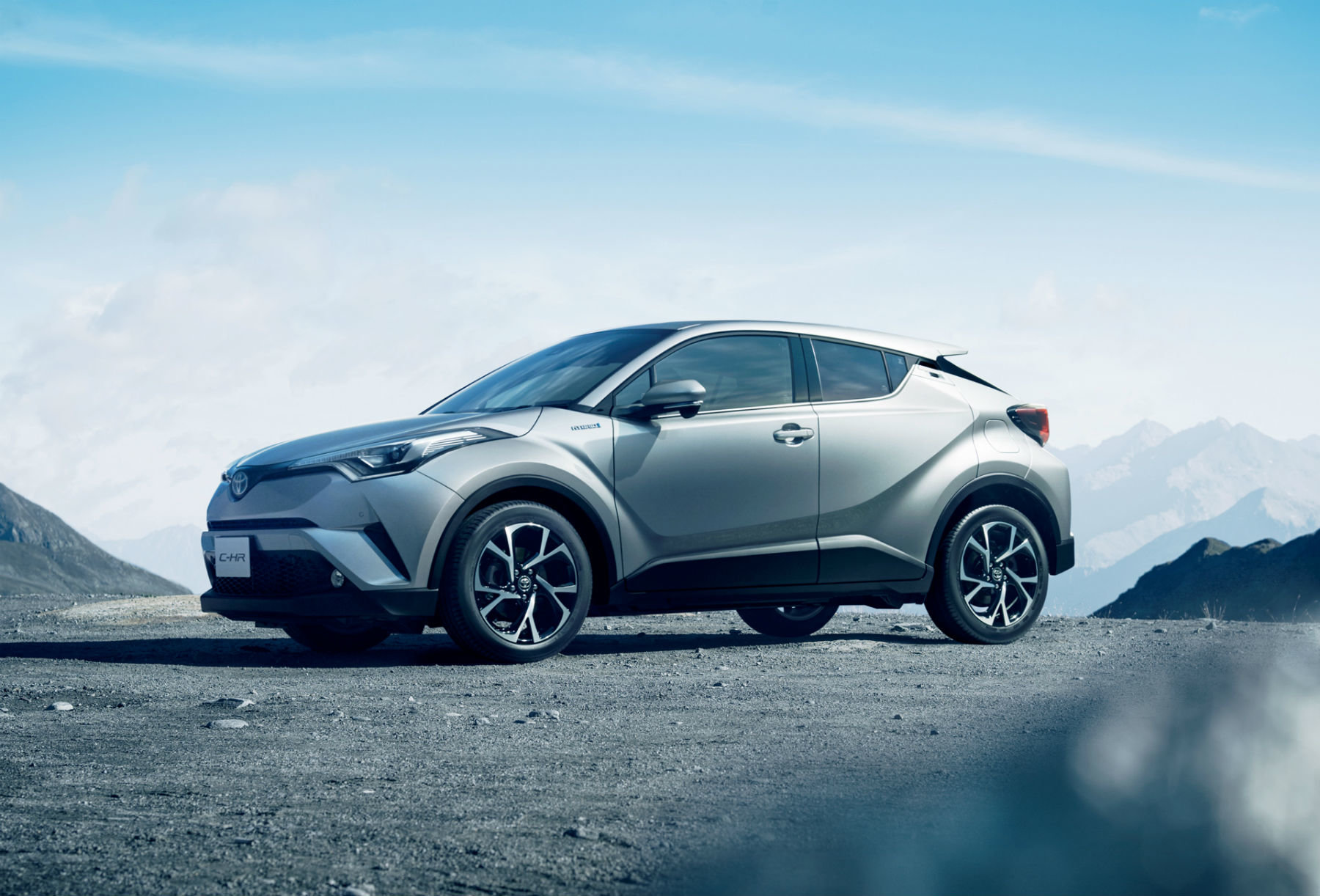 Toyota начала продажи C-HR в Японии
