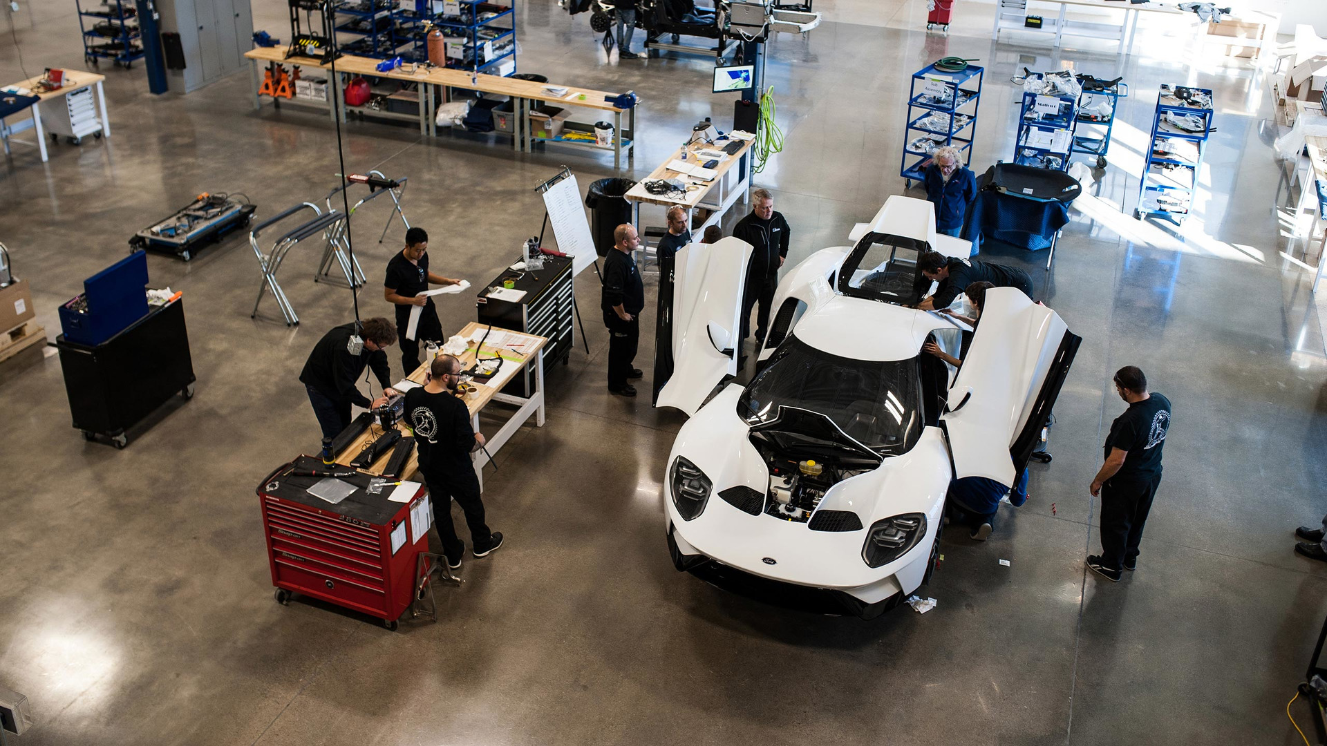 Первый клиентский суперкар Ford GT сошел с конвейера