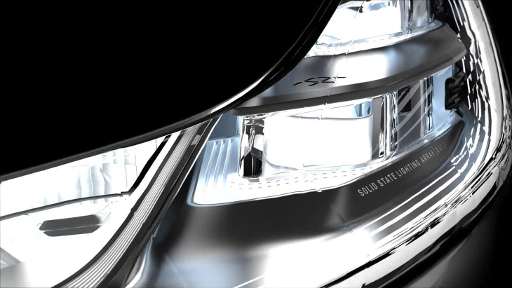 Конкурент Tesla Model X получил сложную головную оптику