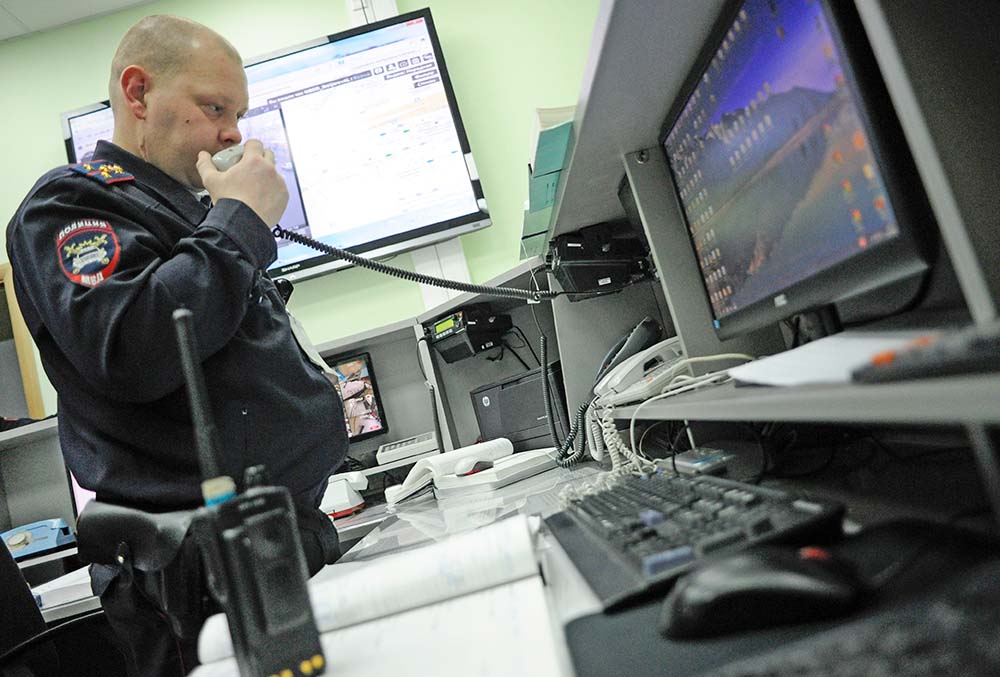 В Подмосковье водитель иномарки сбил полицейского и скрылся с места ДТП