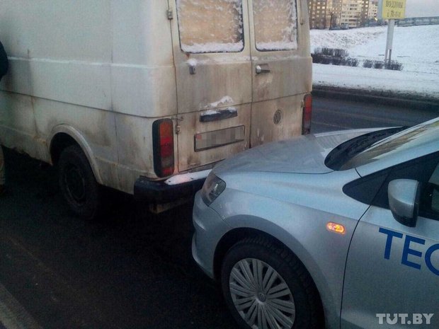 В Минске пьяный "повторник" на микроавтобусе совершил ДТП