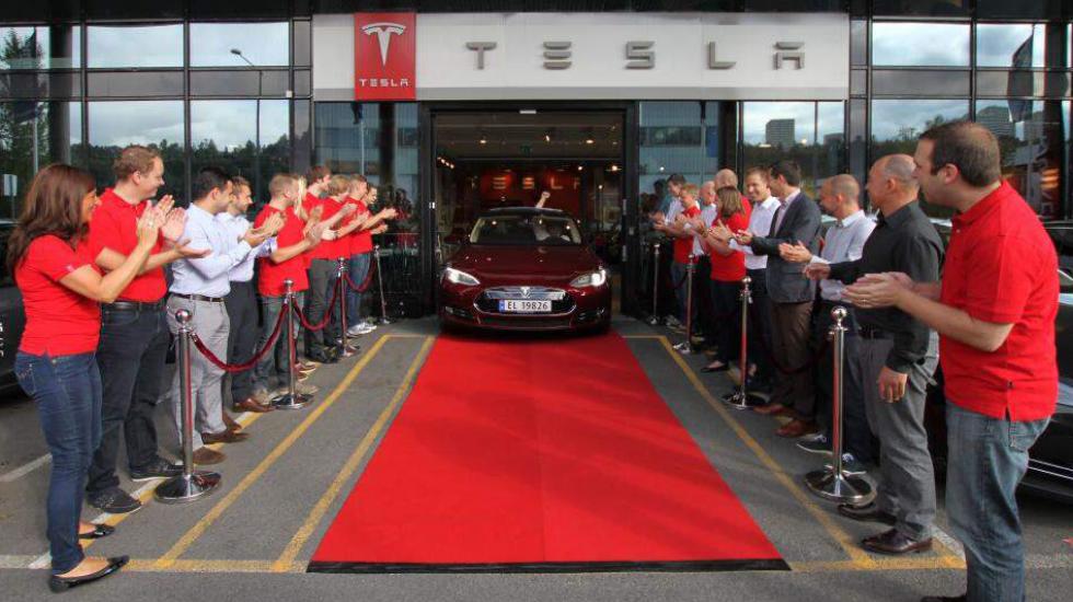 Tesla откроет в России официальное представительство