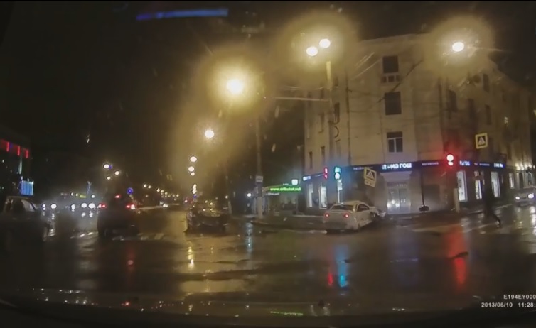 В Твери произошло ДТП с участием трех автомобилей