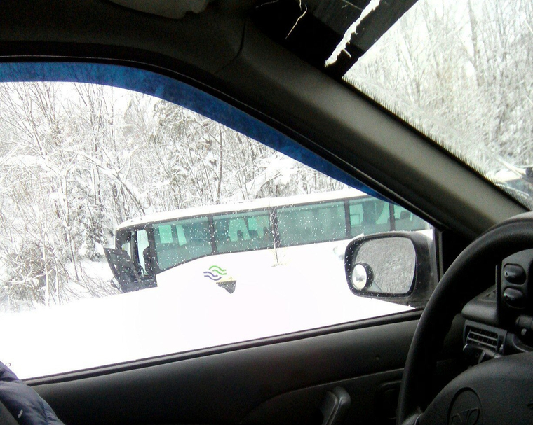 Под Пермью автобус улетел в кювет