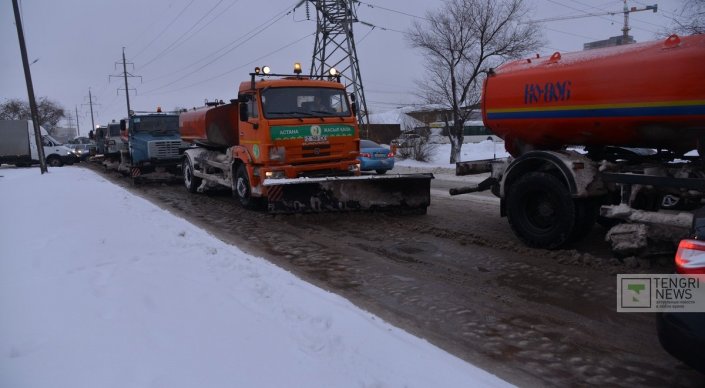 Столичных водителей начали штрафовать за препятствие снегоуборочной технике