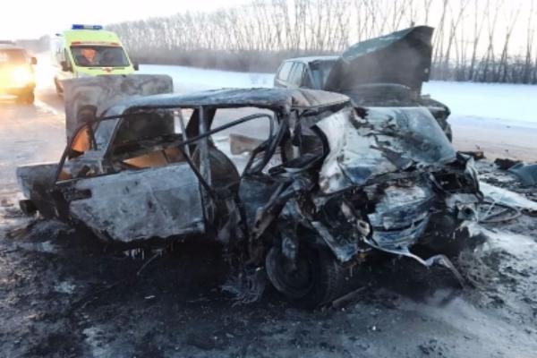 При лобовом столкновении машин под Новосибирском погибли три человека