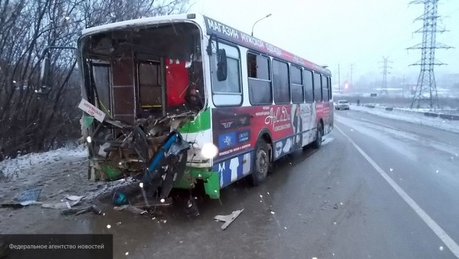 Автобус с детьми из Белоруссии столкнулся с грузовиком под Псковом