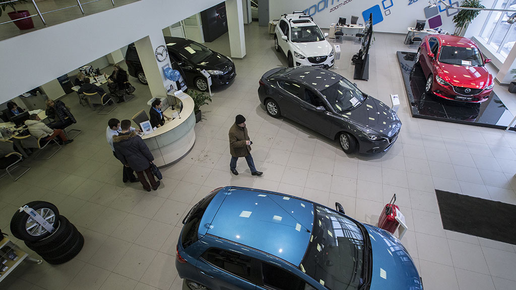 Продажи автомобилей в России снизились на 11% в 2016 году