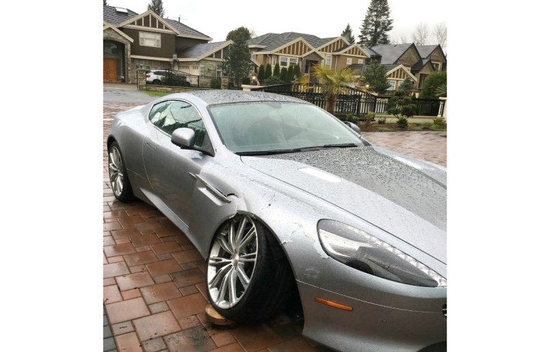 Владелица Aston Martin отказалась платить $75 тысяч за ремонт машины после ДТП