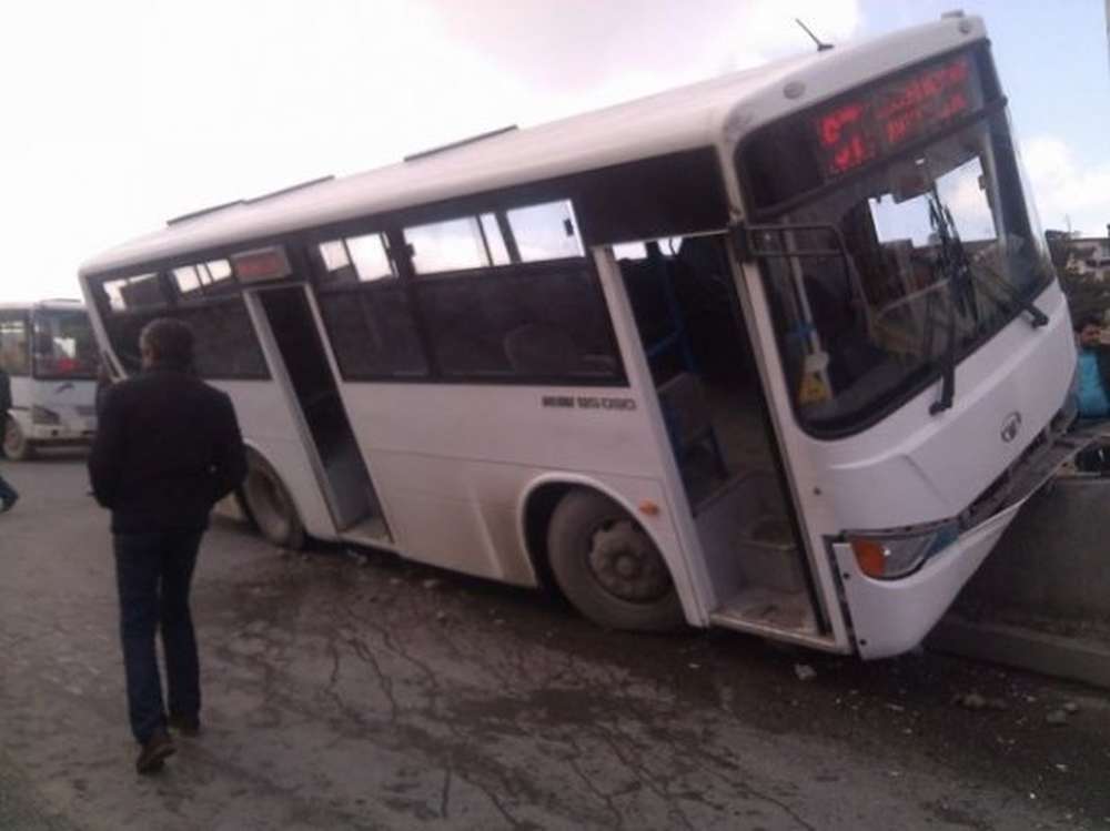 Тяжелая автобусная авария в Баку