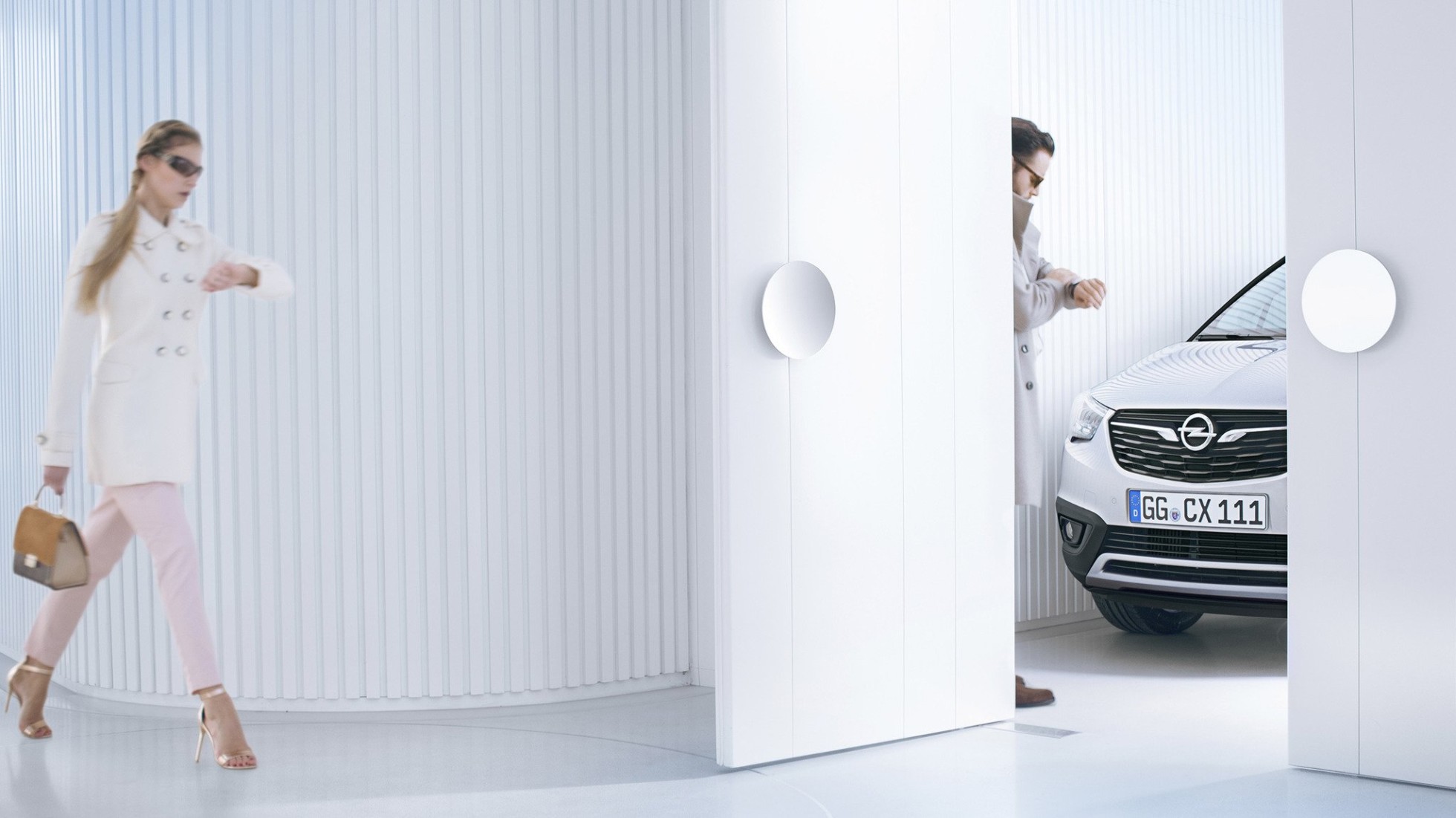 Новый кроссовер Opel Crossland X: первое фото и дата премьеры