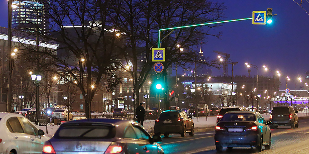 В Москве у пешеходных переходов появились «лежачие светофоры»