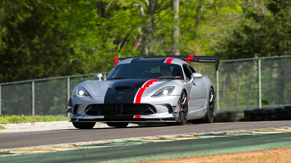 Фанаты Dodge Viper попросили денег на рекорд Нюрбургринга